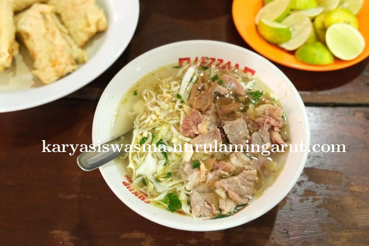 Cara sederhana masak soto ayam bening, lezat tanpa kunyit