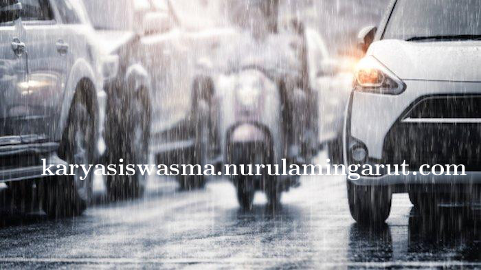 Jangan sampai mogok! Ini cara merawat motor saat hujan